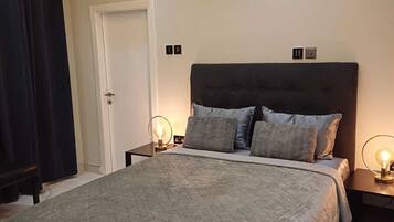 8 bedrooms, iron/ironing board, WiFi, bed sheets