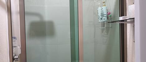 提供毛巾、番梘、廁紙