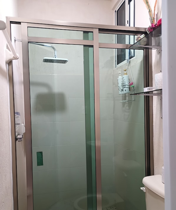 HandtĂŒcher, Seife, Toilettenpapier
