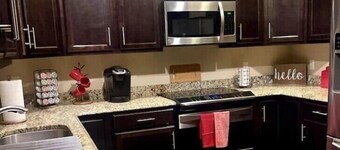 Welcome to your Home Away from Home! Spacious, pet friendly and 15 mins to LU. 