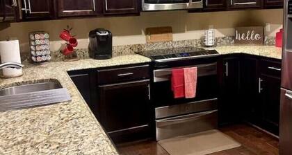 Welcome to your Home Away from Home! Spacious, pet friendly and 15 mins to LU.