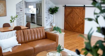 The LawCo Loft - In the heart of Lawrenceburg, TN
2 Bedroom/1Bathroom