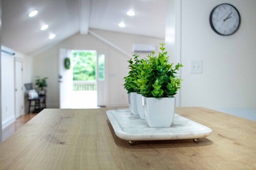 The LawCo Loft - In the heart of Lawrenceburg, TN
2 Bedroom/1Bathroom 