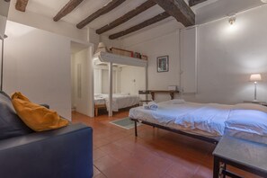 1 makuuhuone, silitysrauta/-lauta, Wi-Fi, vuodevaatteet