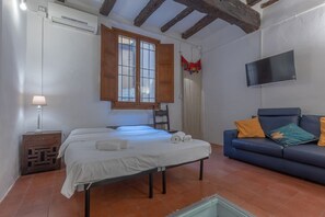 1 chambre, fer et planche à repasser, Wi-Fi, draps fournis