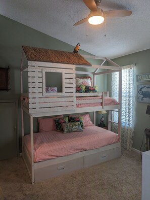 4 bedrooms, WiFi, bed sheets