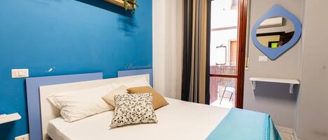 1 habitación, tabla de planchar con plancha, wifi y ropa de cama