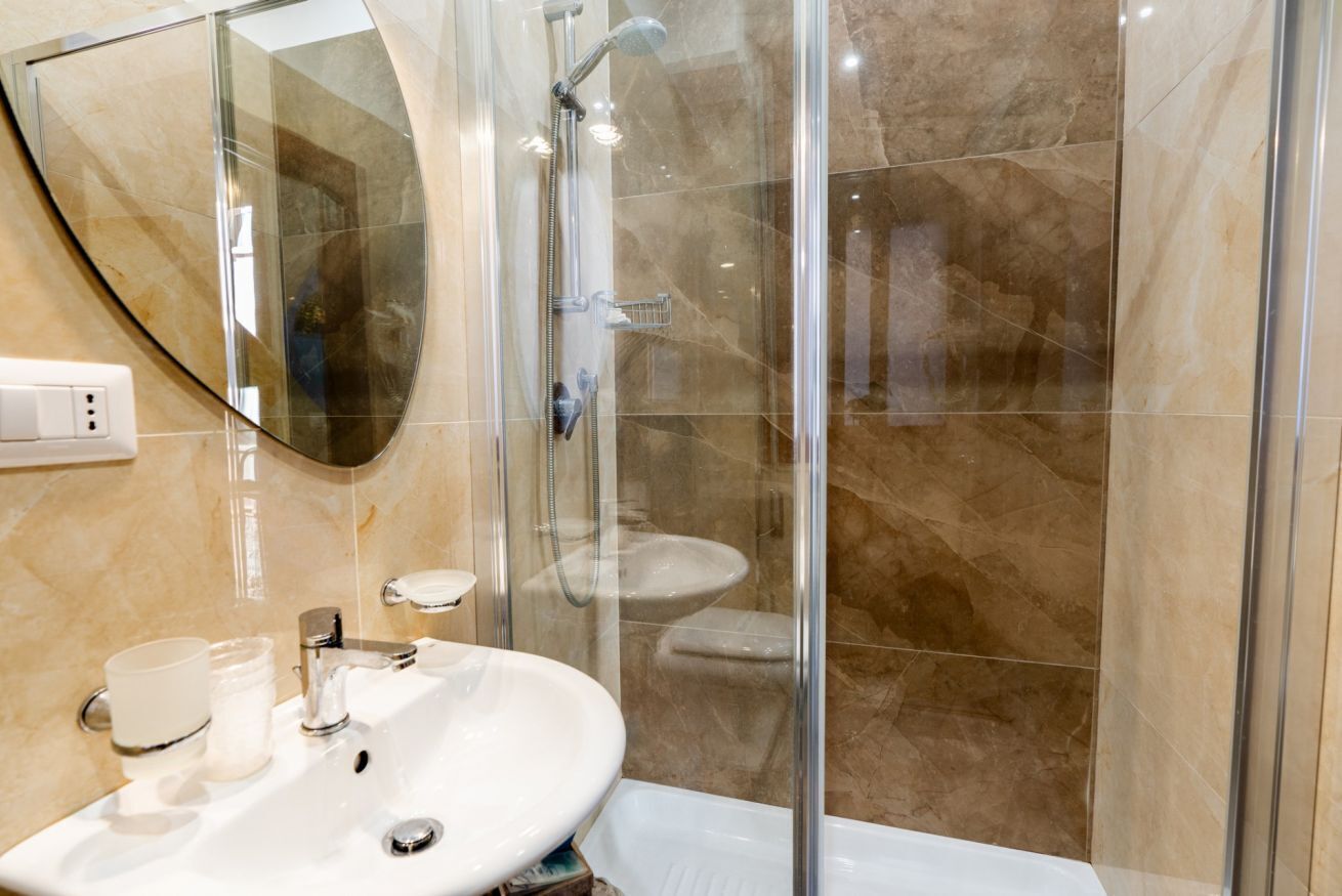 Dusche, Haartrockner, Bidet, Handtücher