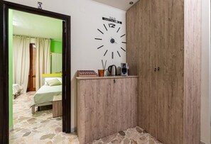 1 bedroom, iron/ironing board, WiFi, bed sheets - GuestHost - Room Green - Holy Cross (Barletta)