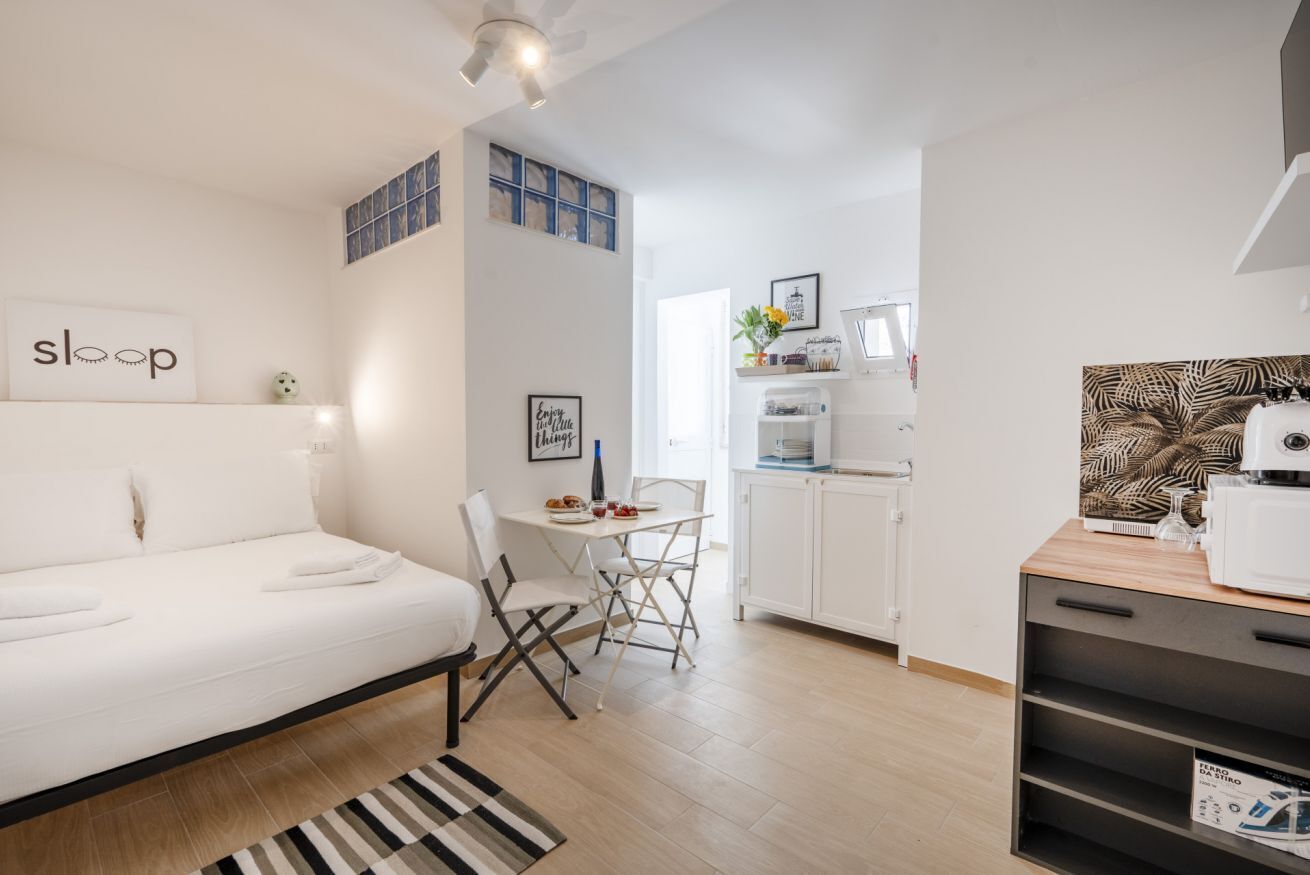 1 habitación, tabla de planchar con plancha, wifi y ropa de cama 