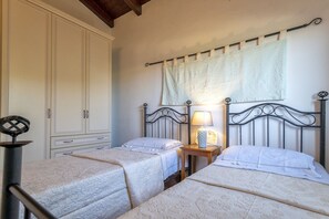 3 bedrooms, bed sheets