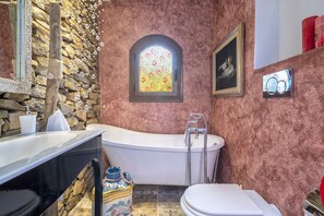 Doccia, asciugacapelli, bidet, asciugamani