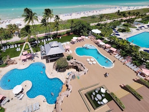 A heated pool - NEWLY RENOVATED! 4 Bed 3 Bath Bachelorette Beach Pad 821 (Miami Beach)