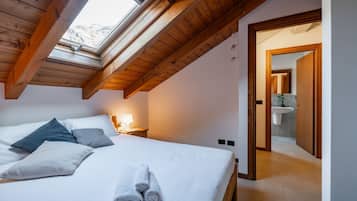 3 slaapkamers, een strijkplank/strijkijzer, wifi, beddengoed