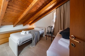 4 quartos, ferros/tábuas de passar roupa, Wi-Fi, roupa de cama