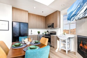 Dining - KBM Resorts | The Mason | Free shuttle to Deer Valley East Access, Gondola, Pool, Hot tubs, Gym, Jordanelle Views! MAS-2004 (Park City)