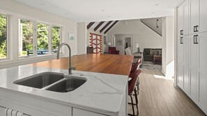 Interior - Modern House with Firepit just off Mountain Rd, 5 Minutes to Ski Resort (Stowe)