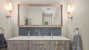 تجهيزات دش، مجففات شعر، مناشف، صابون