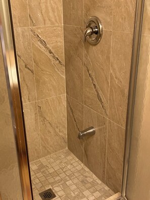 Shower, hair dryer, towels, soap - Minutes to the beach! (Fort Myers)