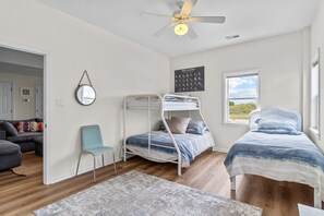 7 makuuhuonetta, ilmainen Wi-Fi, vuodevaatteet