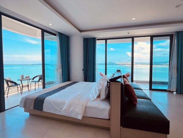 小型双人房 | 埃及棉床单、高档床上用品、加厚床垫、办公桌