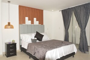 3 Schlafzimmer, Schreibtisch, Bügeleisen/Bügelbrett, kostenloses WLAN