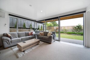 3 Bedroom 2 Bathroom Apartment | Terrasse/Patio