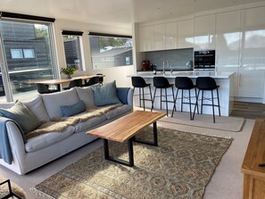 Panoramic Apartment | Living area | 40-inch LCD TV with satellite channels, Netflix, heated floors - Wynter Apartments (Queenstown)
