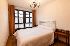 5 soverom, skrivebord, strykejern/-brett og wi-fi (inkludert)