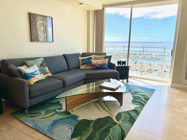 TV, books - One of a Kind Gem! Ilikai Marina Unobstructed Views (Honolulu)