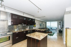 Fridge, microwave, oven, stovetop - One of a Kind Gem! Ilikai Marina Unobstructed Views (Honolulu)