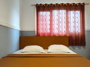 Standard Double Room | Free WiFi - Wisma Juanda Powered by Cocotel (Jakarta)