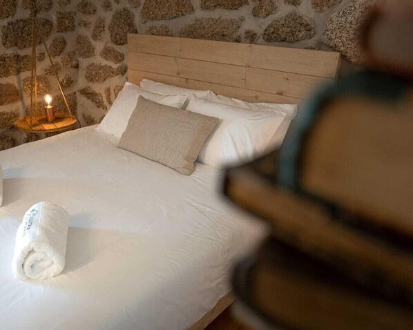 Casa de ciudad familiar, alberca privada, vista al viñedo | Escritorio, espacio para trabajar con laptop y cortinas blackout