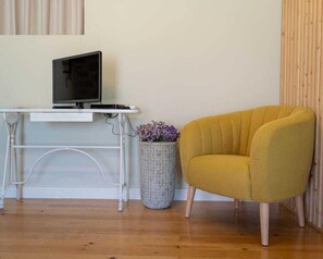 Maison mitoyenne Familiale, piscine privée, vue vignoble | Bureau, espace de travail pour ordinateur portable, rideaux occultants