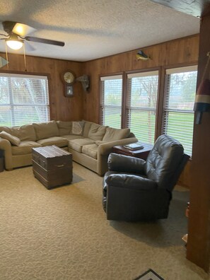 Fernseher, Bücher, Computerbildschirme