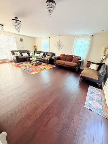 Family Home, 5BR,Hot Tub, 4 minutes to Hersheypark