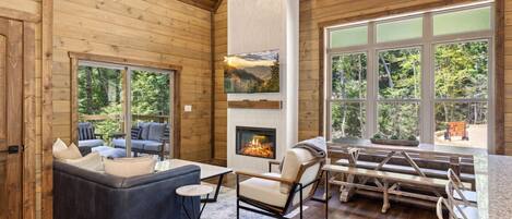 Smart TV, chimenea, videojuegos