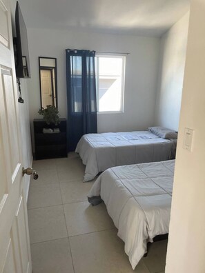 Iron/ironing board, free WiFi, bed sheets - Casa Casiopea  (Tijuana)