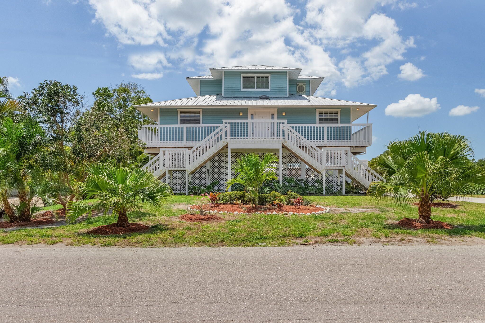 Redfish Retreat - Beautiful 3/2 on Water with Boat Ramp on Property!