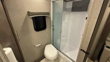 Dutxa, tovalloles, sabó i xampú