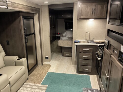 Cozy couples camper with your own private 100ft lake front.  