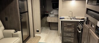 Cozy couples camper with your own private 100ft lake front.  
