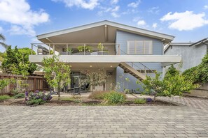 Exterior - Walking distance to Moonlight beach! The Surf Station in Encinitas (Encinitas)
