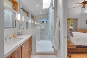Shower, hair dryer, towels