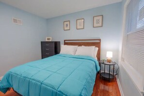 3 bedrooms, iron/ironing board, WiFi, bed sheets