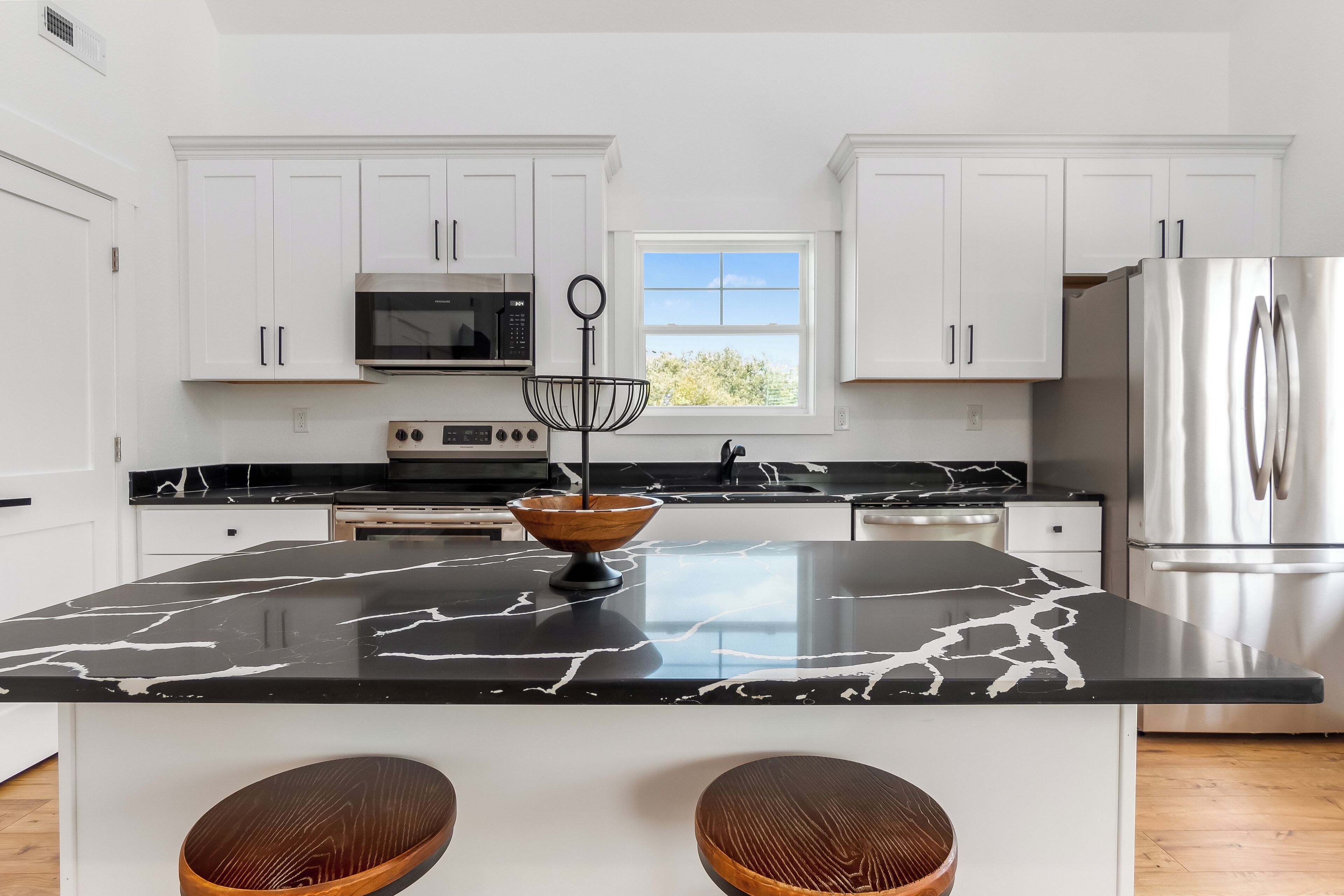 雪櫃、微波爐、焗爐、爐具