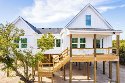 New CANAL front home a few rows back from the OCEAN! Beach passes provided!