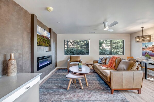 TV, fireplace