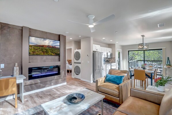 TV, fireplace