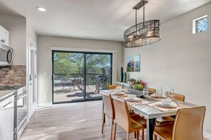 Dining - Sedona Trailhead Suites B- 2 Bed Condo + Trail Access in West Sedona! (Sedona)